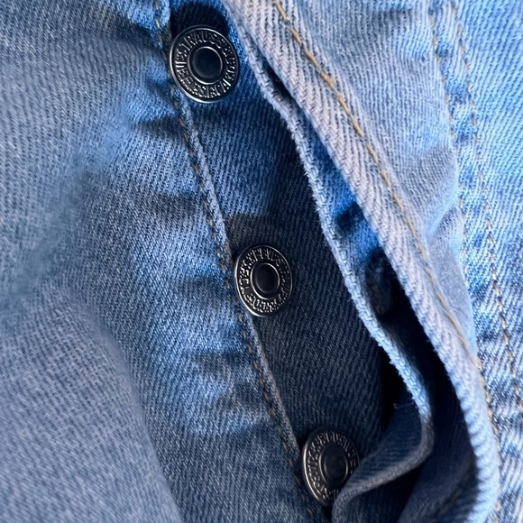 Levi's wedgie skinny jeans size 28. - Picture 4 of 7